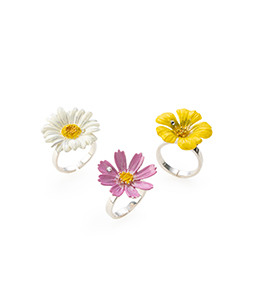 Blooming flower ring